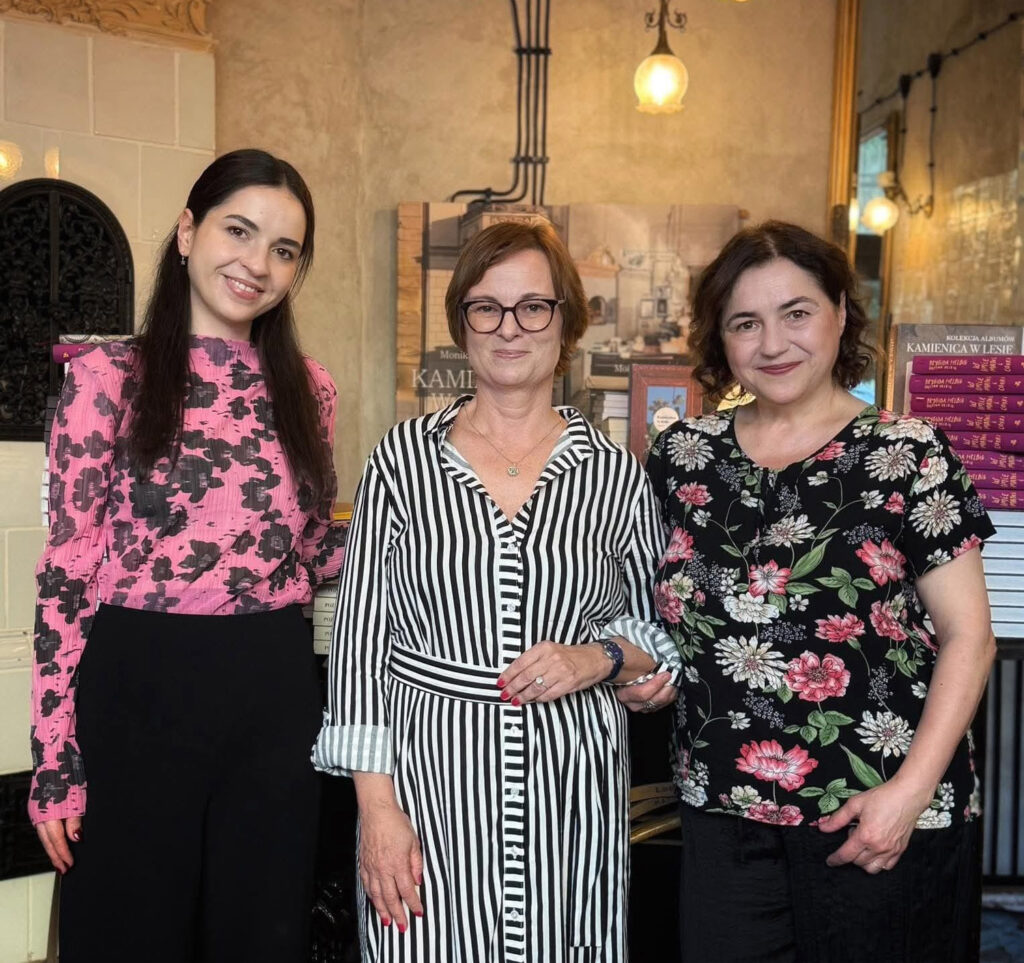 von links: Justina Helbig, Prof. Inga Iwasiow und Brygida Helbig