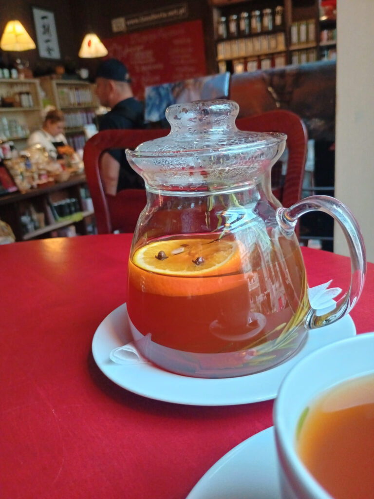 Tee im Café Fanaberia. Foto: © Brygida Helbig, 2025