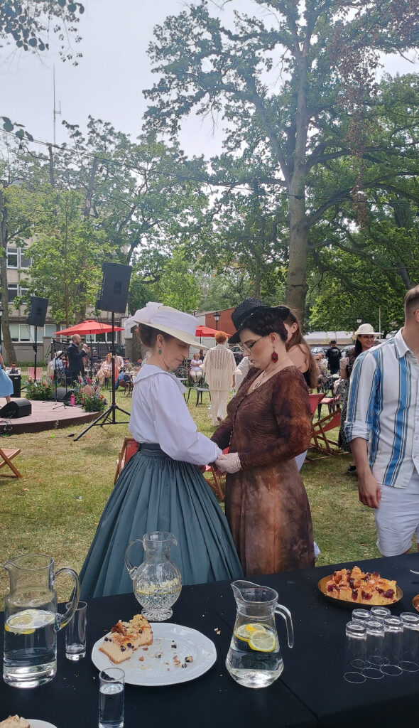 Beim Künstler-Frühstück in der Lentz-Villa (Willa Lentza), Künstler-Frühstück in der Lentz-Villa (Willa Lentza) im Stadtteil Westend
Foto: © Brygida Helbig, 2025