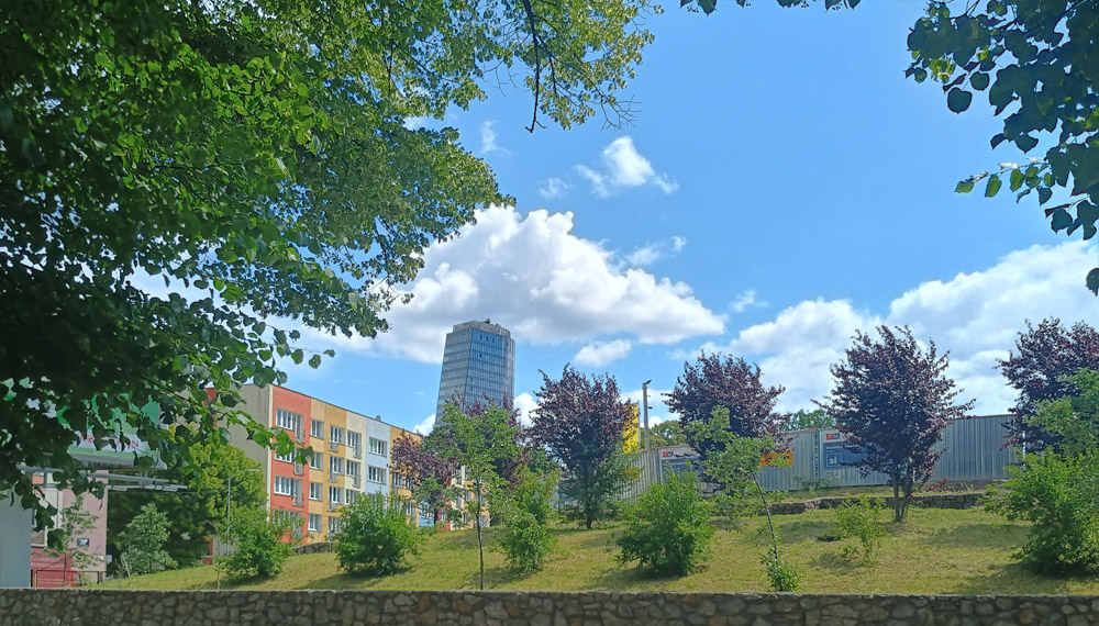 Blick auf das Hochhaus (Stadtteil Śródmieście/tadtmitte). Foto: © Brygida Helbig, 2025
