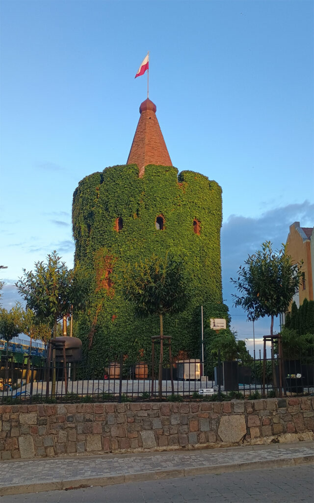 Der Siebenmäntelturm (Baszta Siedmiu Płaszczy, bis 1945 Frauenturm). Foto: © Brygida Helbig