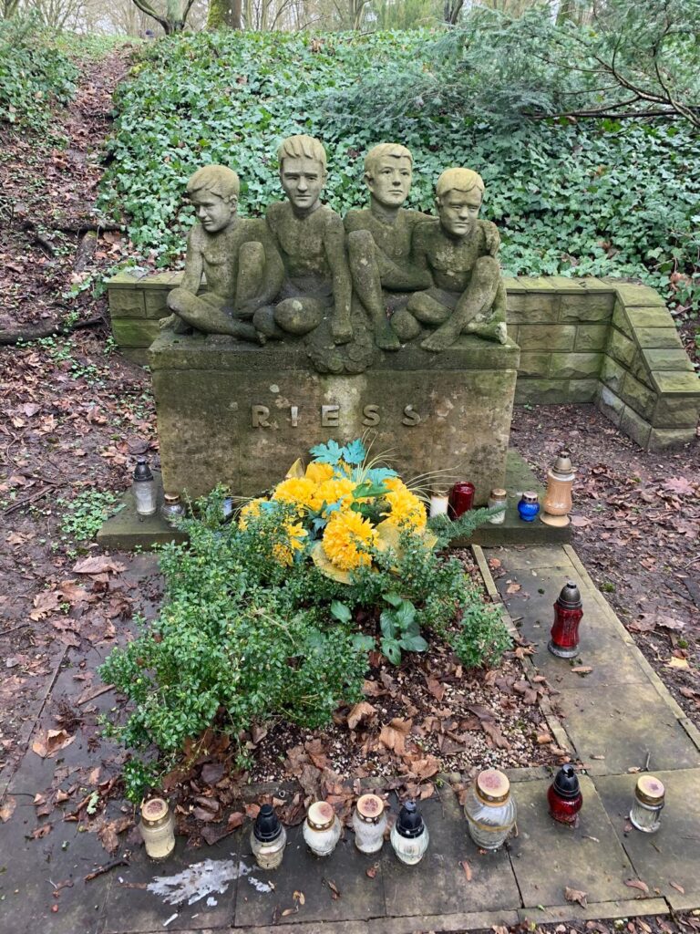 Grabstein der Familie Riess. Foto: © Artur Helbig